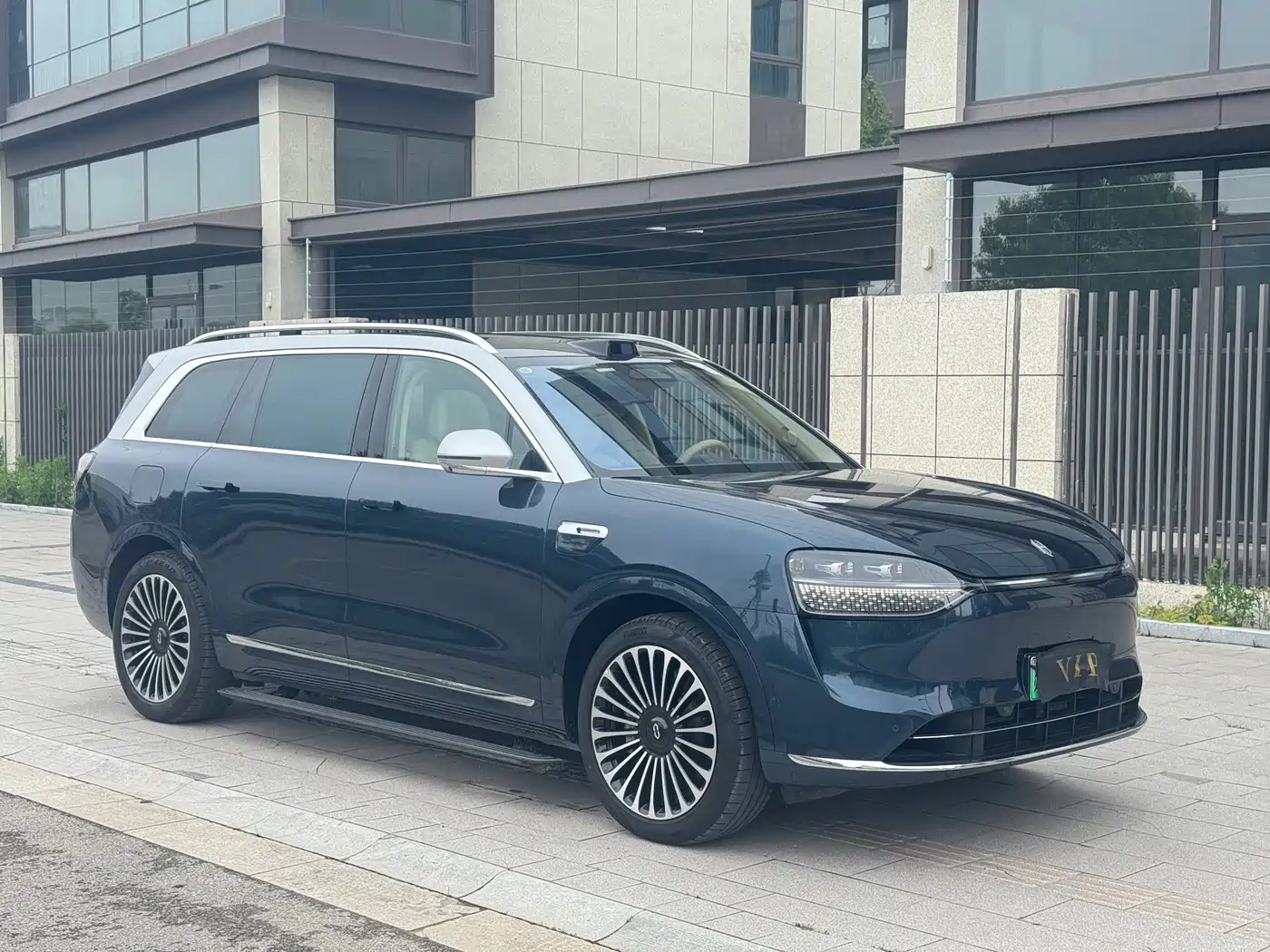 AITO Wenjie AITO M9 2025 Extended Range Ultra 52kWh 6-Seater фото 3