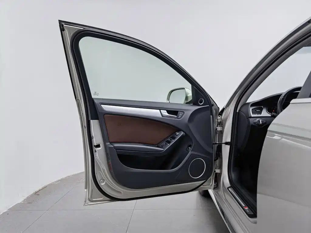 Фото 8 - Audi A4L