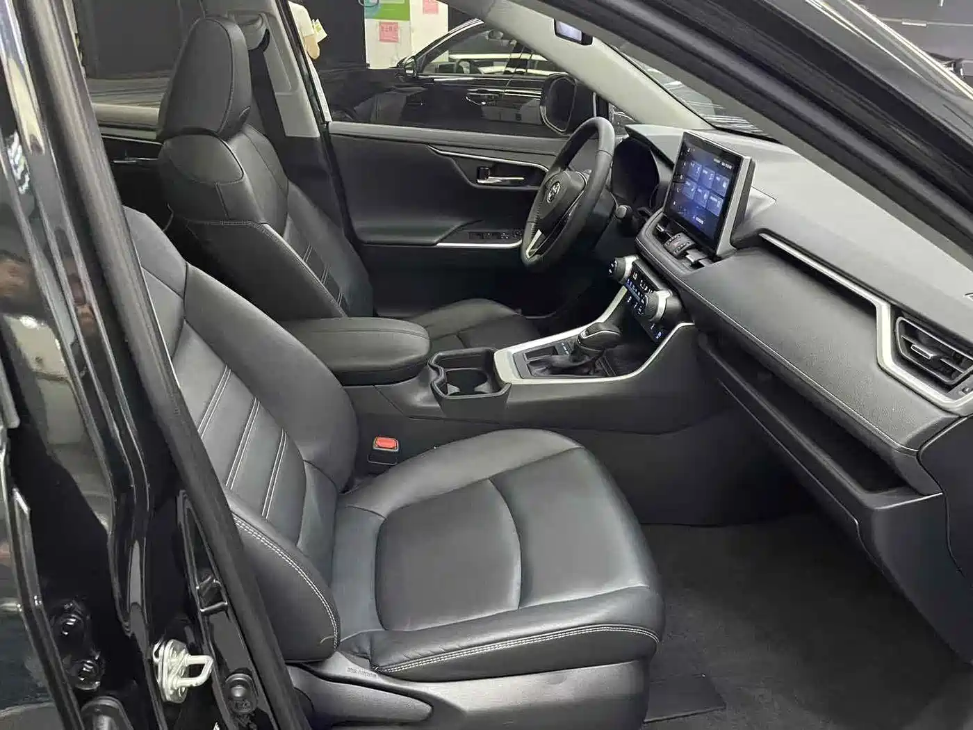 Toyota RAV4 Rongfang 2023 2.0L CVT 2WD Fashion Edition фото 9