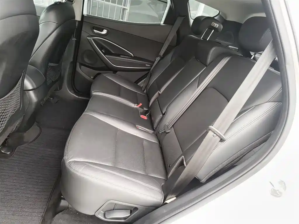 Hyundai Santa Fe 2015 2.4L Automatic 2WD Smart 5-seater фото 17