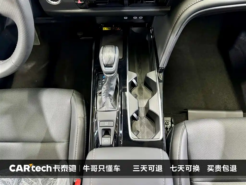 Toyota Camry 2026 Hybrid 2.0HGVP Luxury Edition фото 21