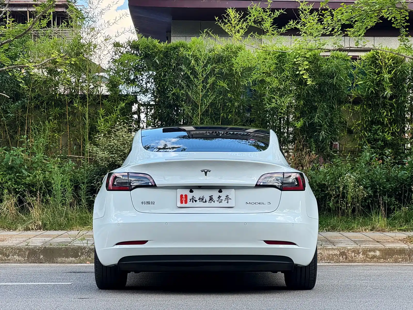 Фото 11 - Tesla Model 3