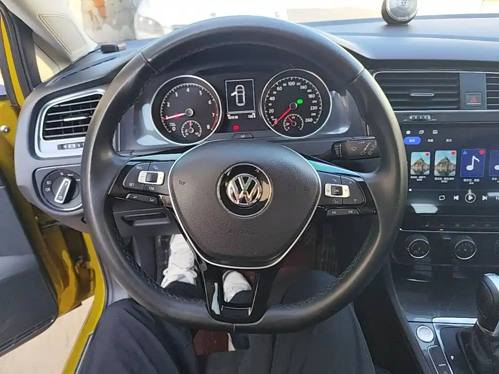 Photo 11 - Volkswagen Golf
