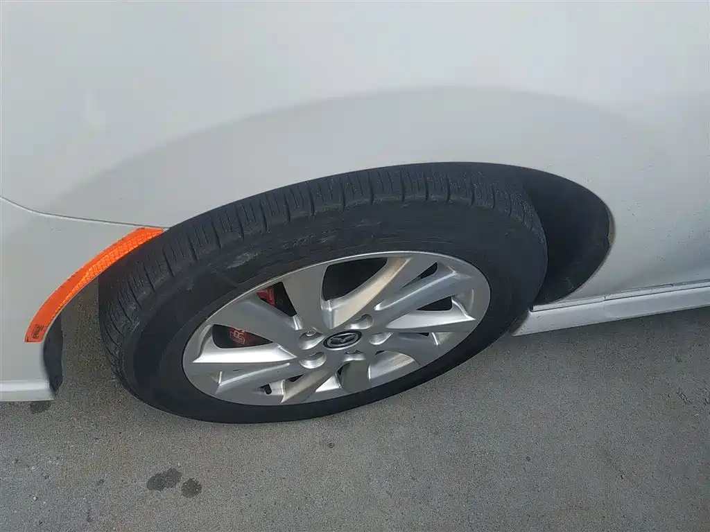 Mazda Mazda5 2014 2013 2.0L Automatic Luxury