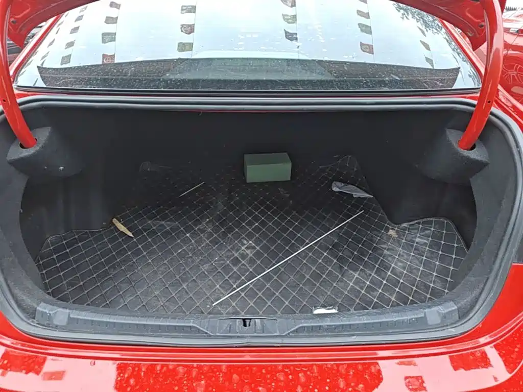 VOLKSWAGEN LINGDU