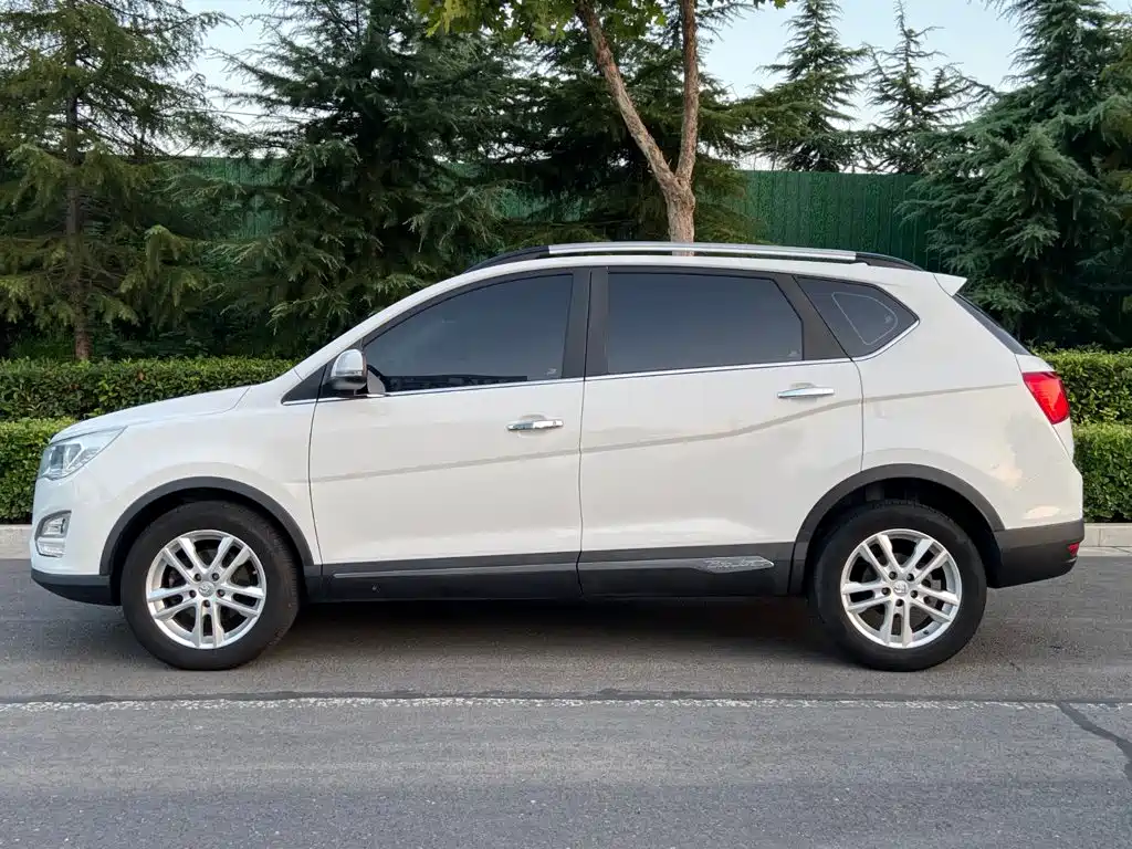 Baojun 560 2015 2015 1.8L Manual Elite