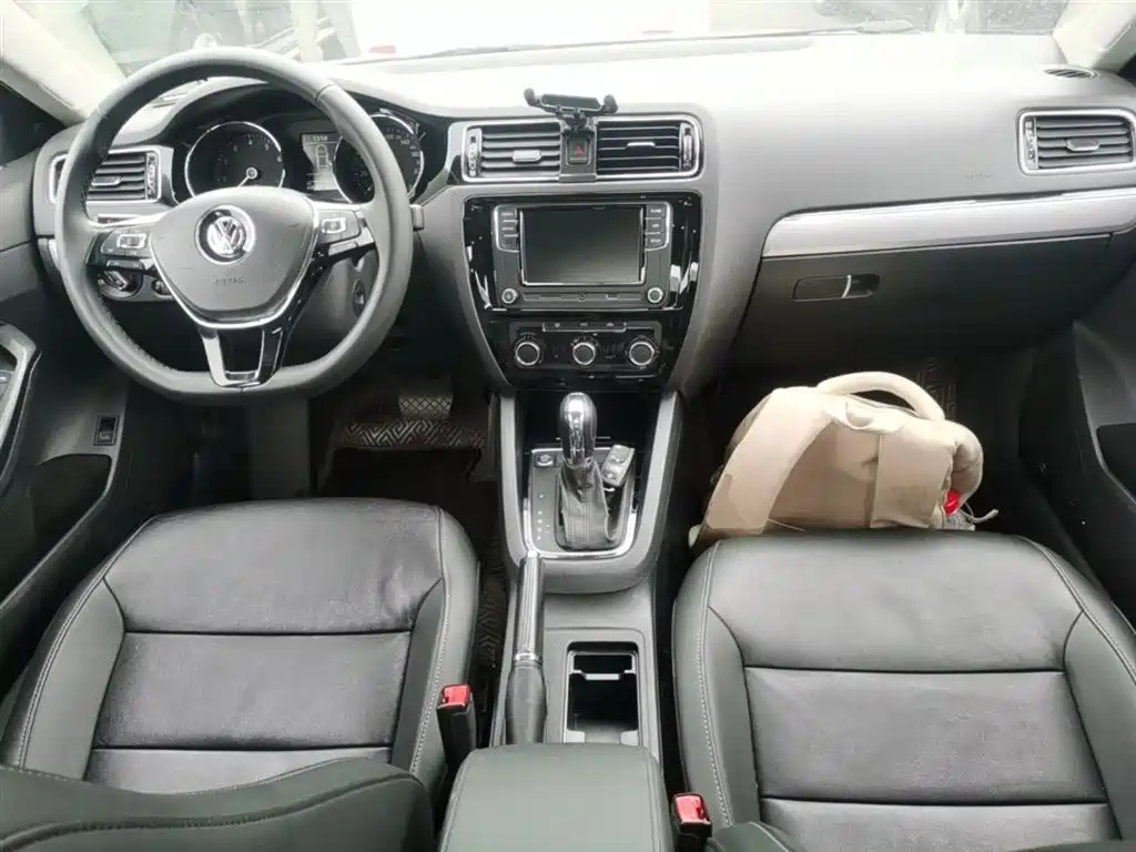 Volkswagen Sagitar 2018 280TSI DSG Spark Edition фото 10