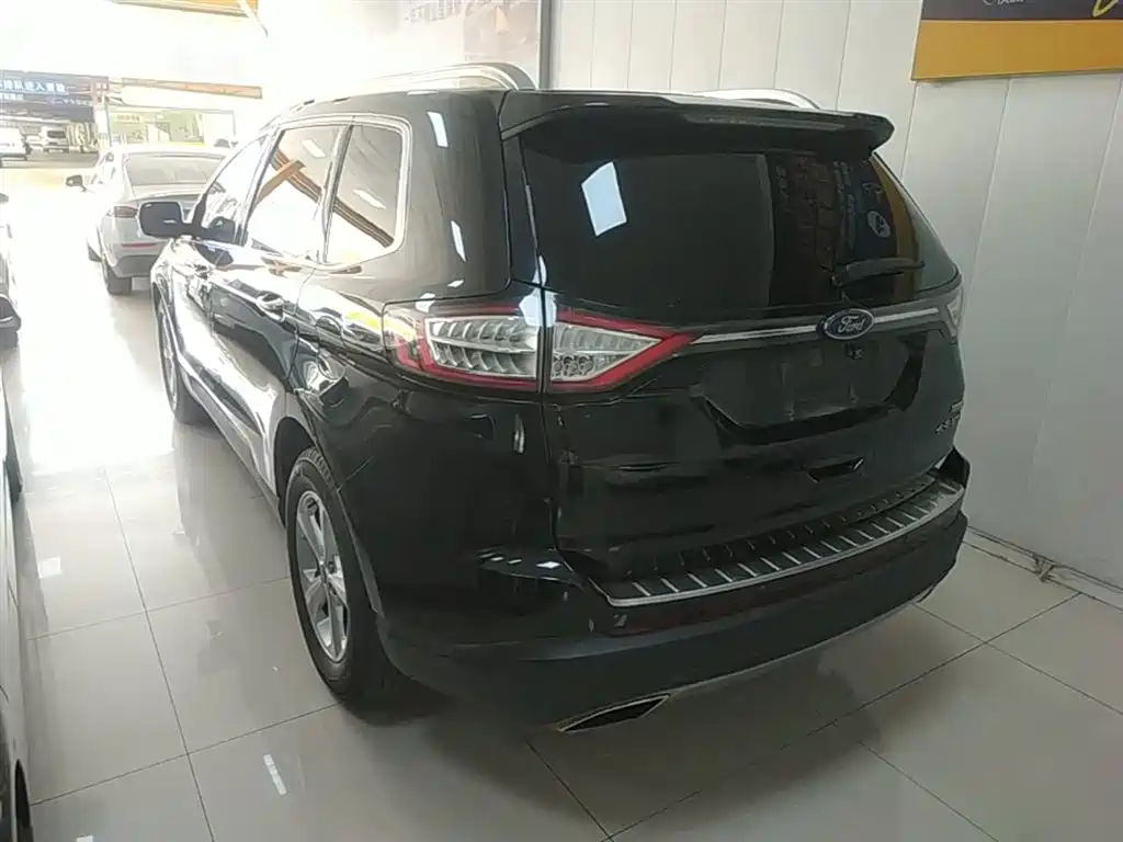 Photo 5 - Ford Edge