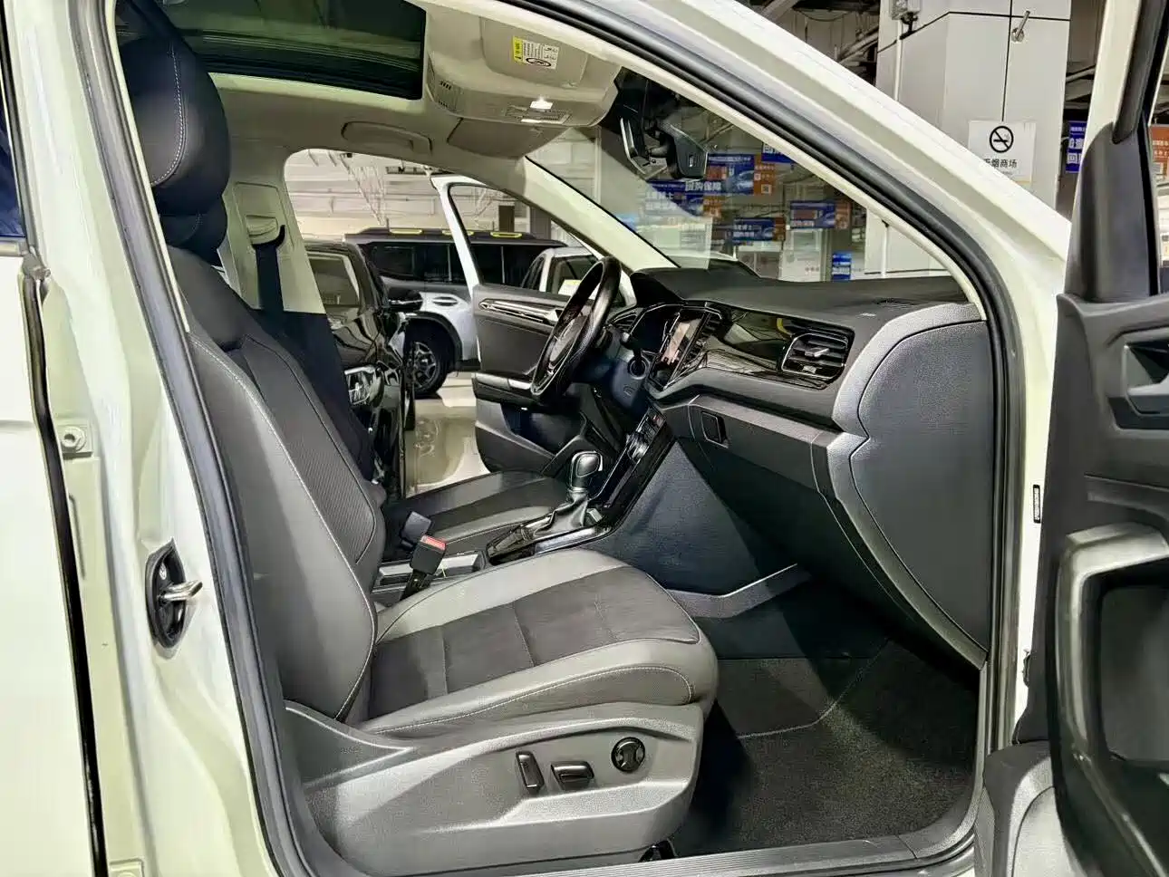 Volkswagen T-ROC 2022 280TSI DSG 2WD Comfort PLUS фото 6