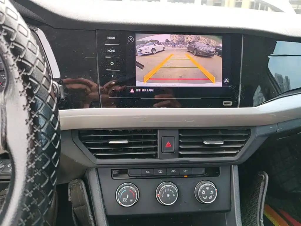 VOLKSWAGEN BORA