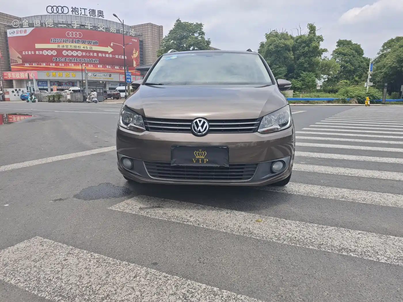 Volkswagen Touran 2013 1.4T DSG Comfort 5-seater фото 2