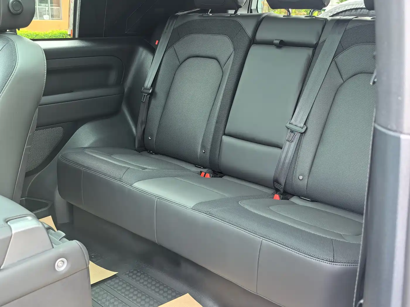 Land Rover Defender 2023 Facelift 90 2.0T P300 X-DYNAMIC HSE фото 10