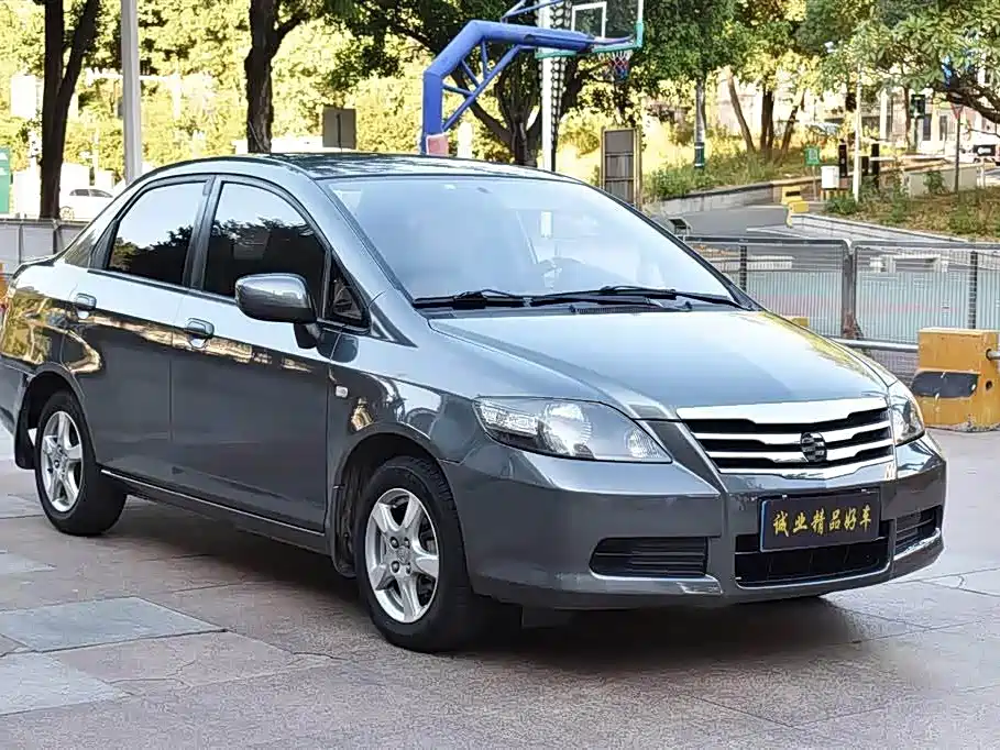 Everus S1 2012 2012 1.3L Automatic Comfort