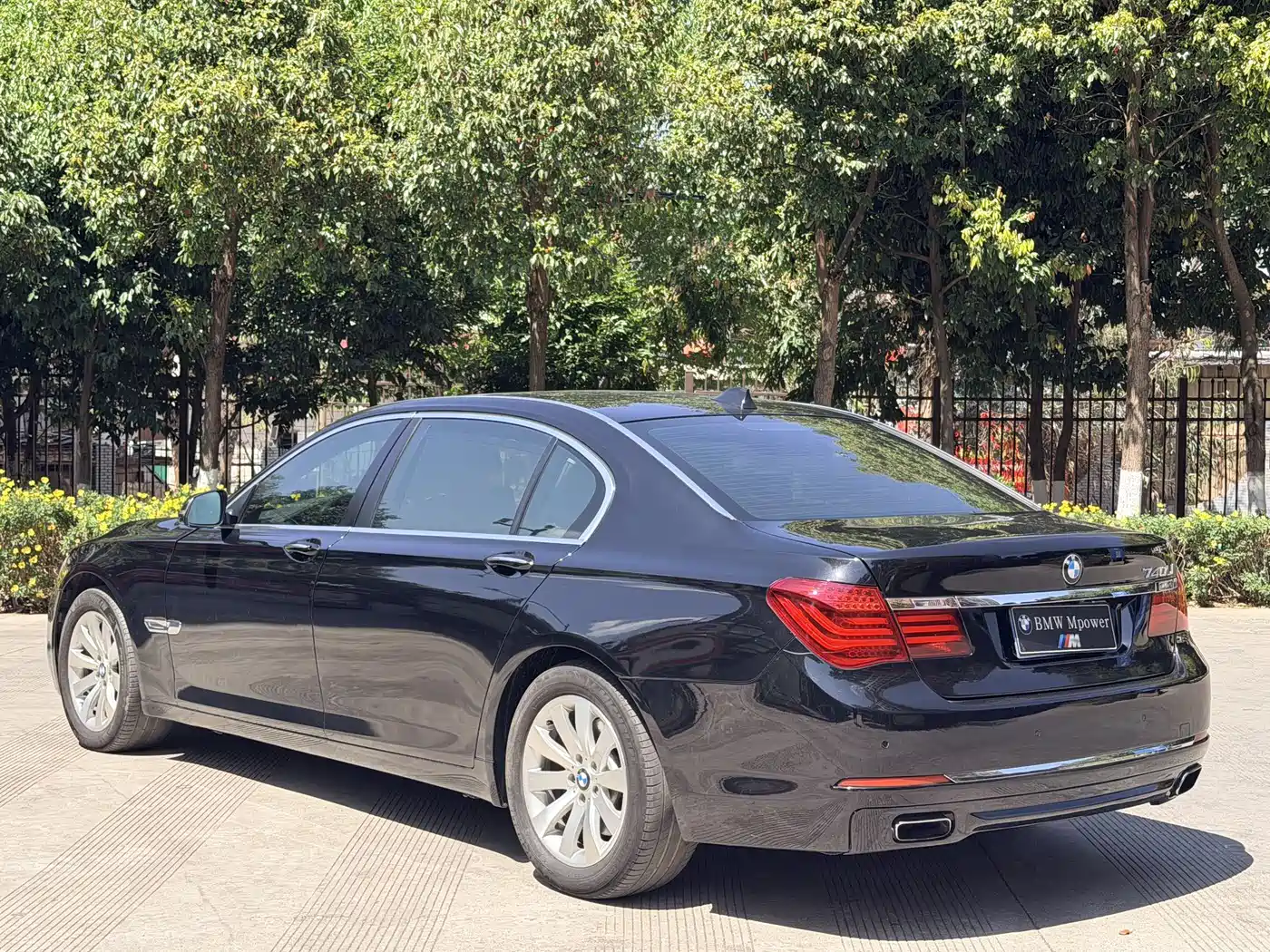 BMW 7 Series 2013 Model 740Li Leading фото 7