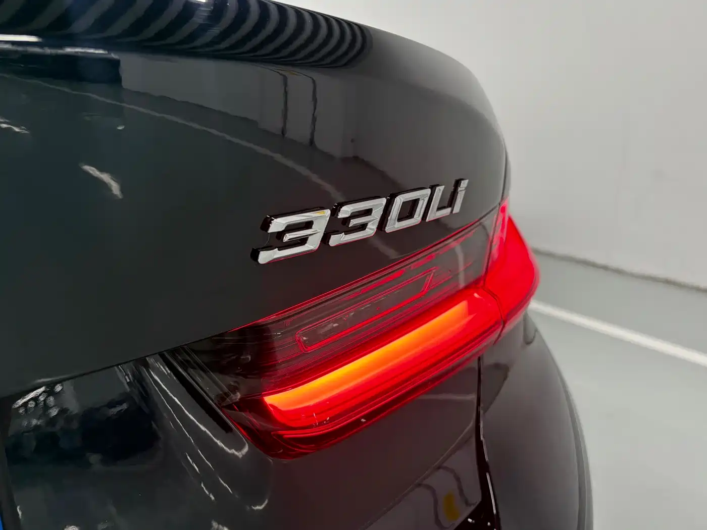 BMW 3 Series 2025 330Li M Sport Night Edition фото 12