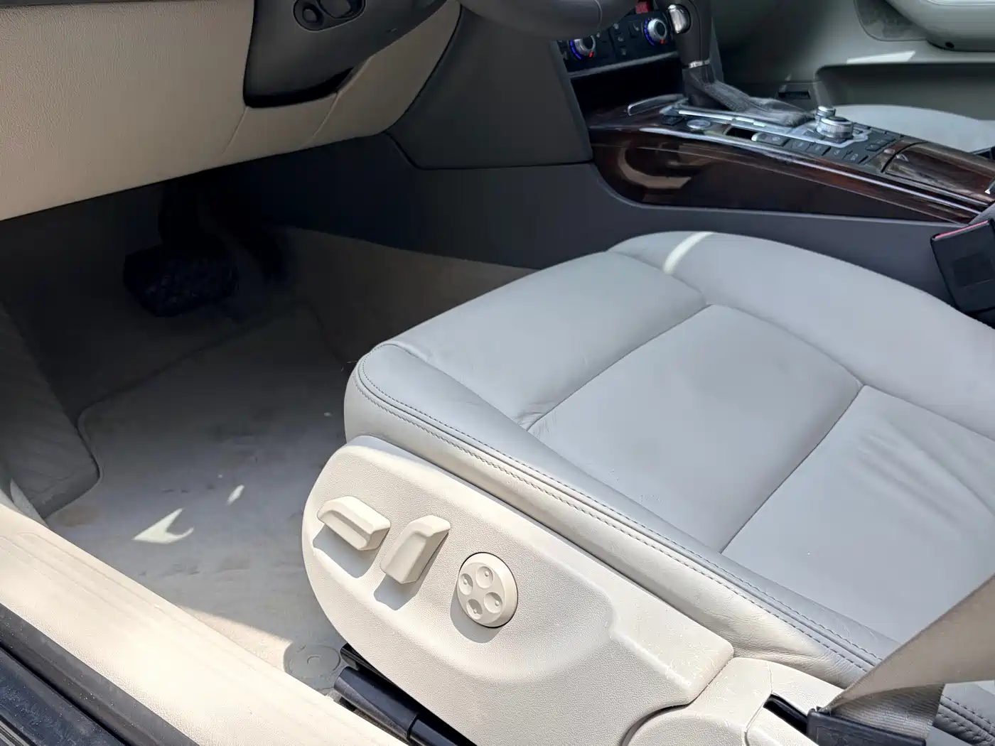 Audi A6L 2010 3.0 TFSI quattro Luxury фото 9