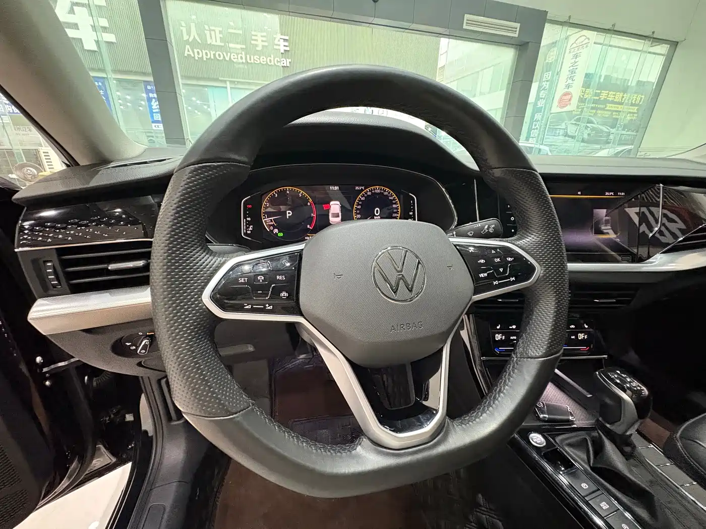 Volkswagen Passat 2023 330TSI Starlight Elite Edition фото 10
