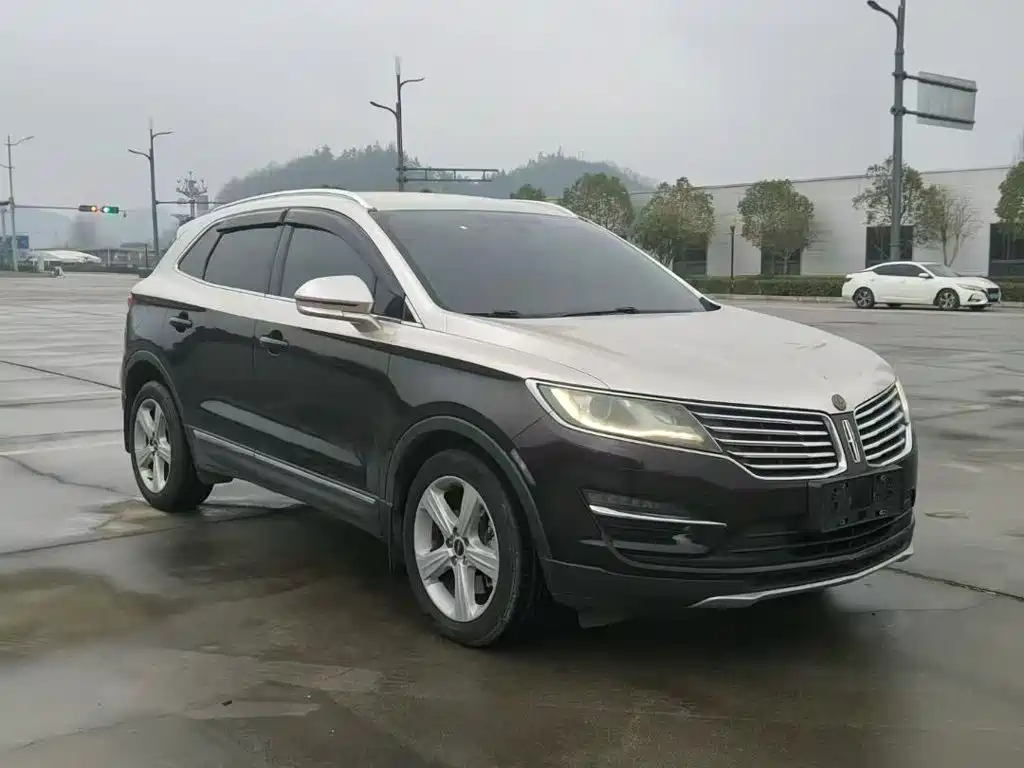 Фото 13 - Lincoln MKC