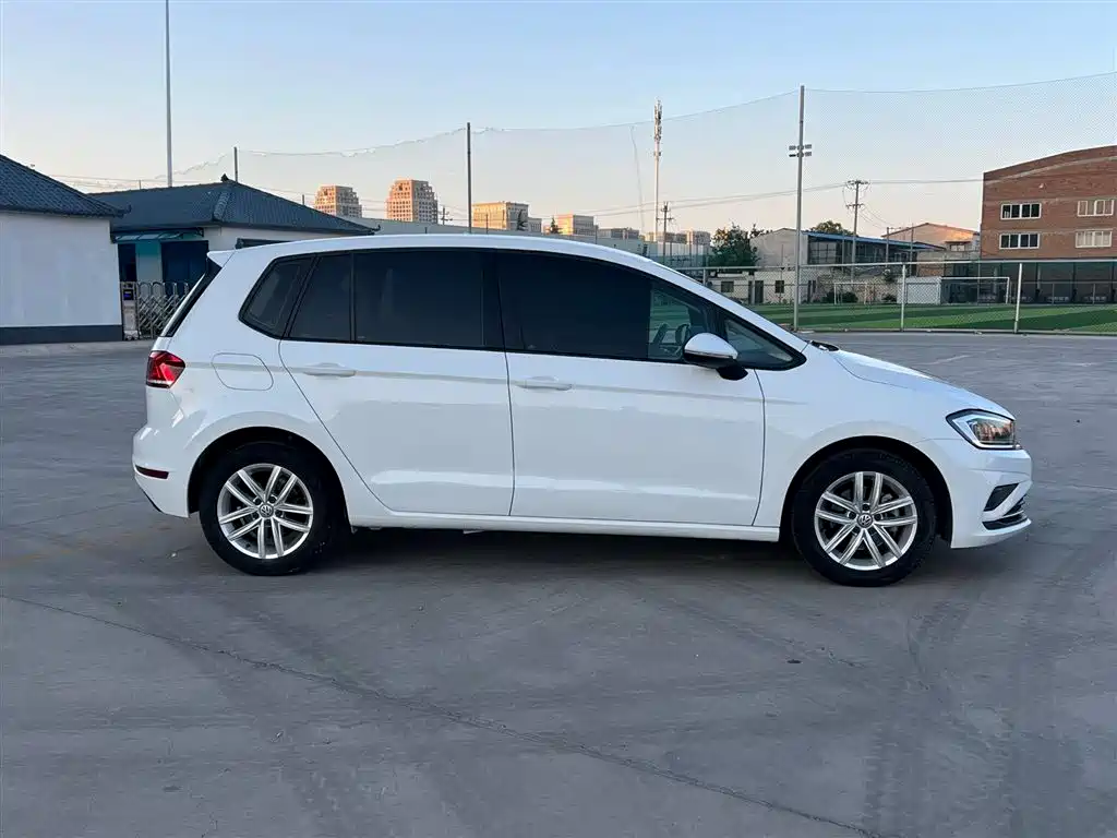 Volkswagen Golf Sportsvan 2019 1.6L Automatic Pure Edition China V фото 6