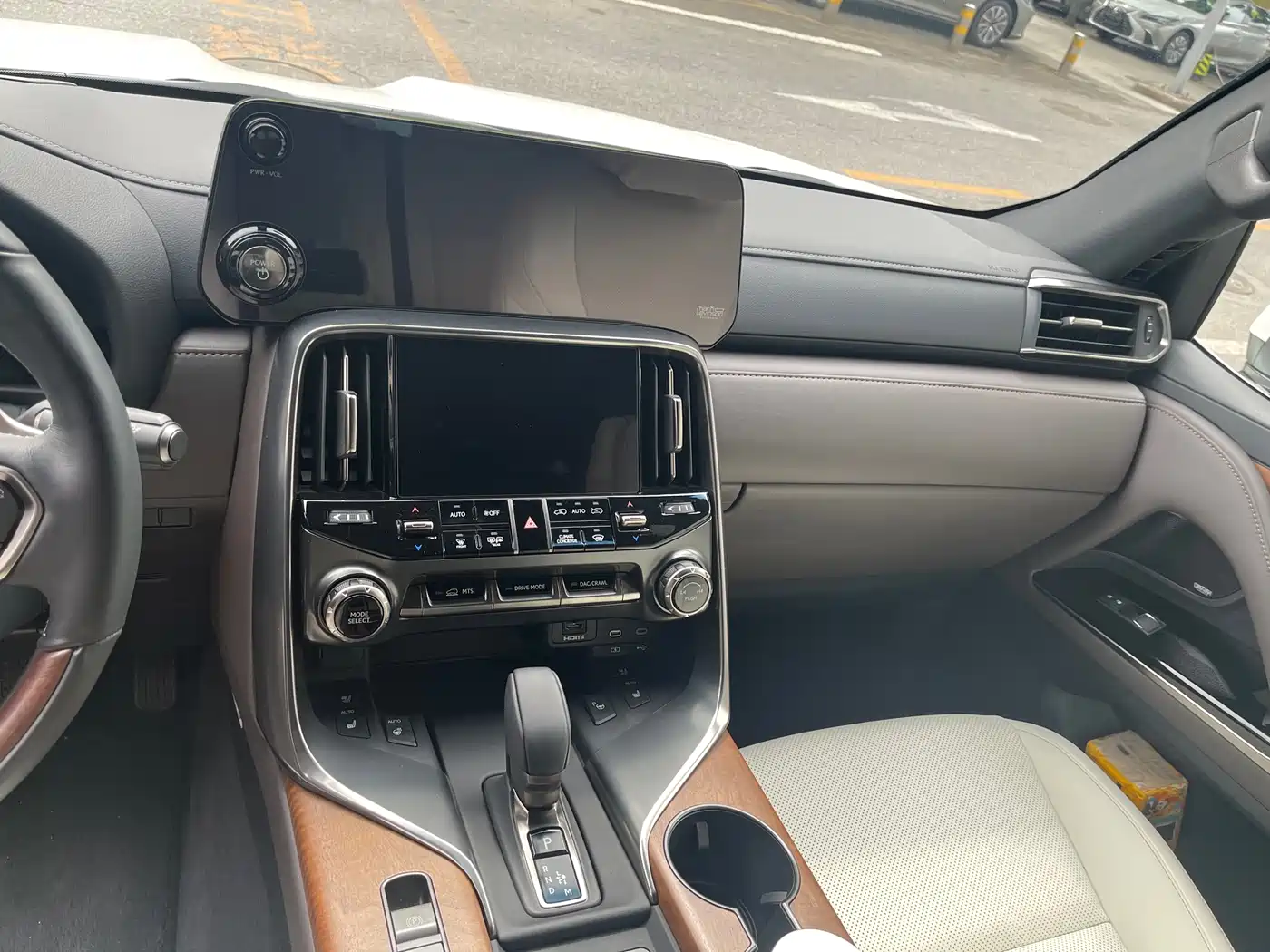 Lexus LX 2025 700h Boundary Edition фото 6