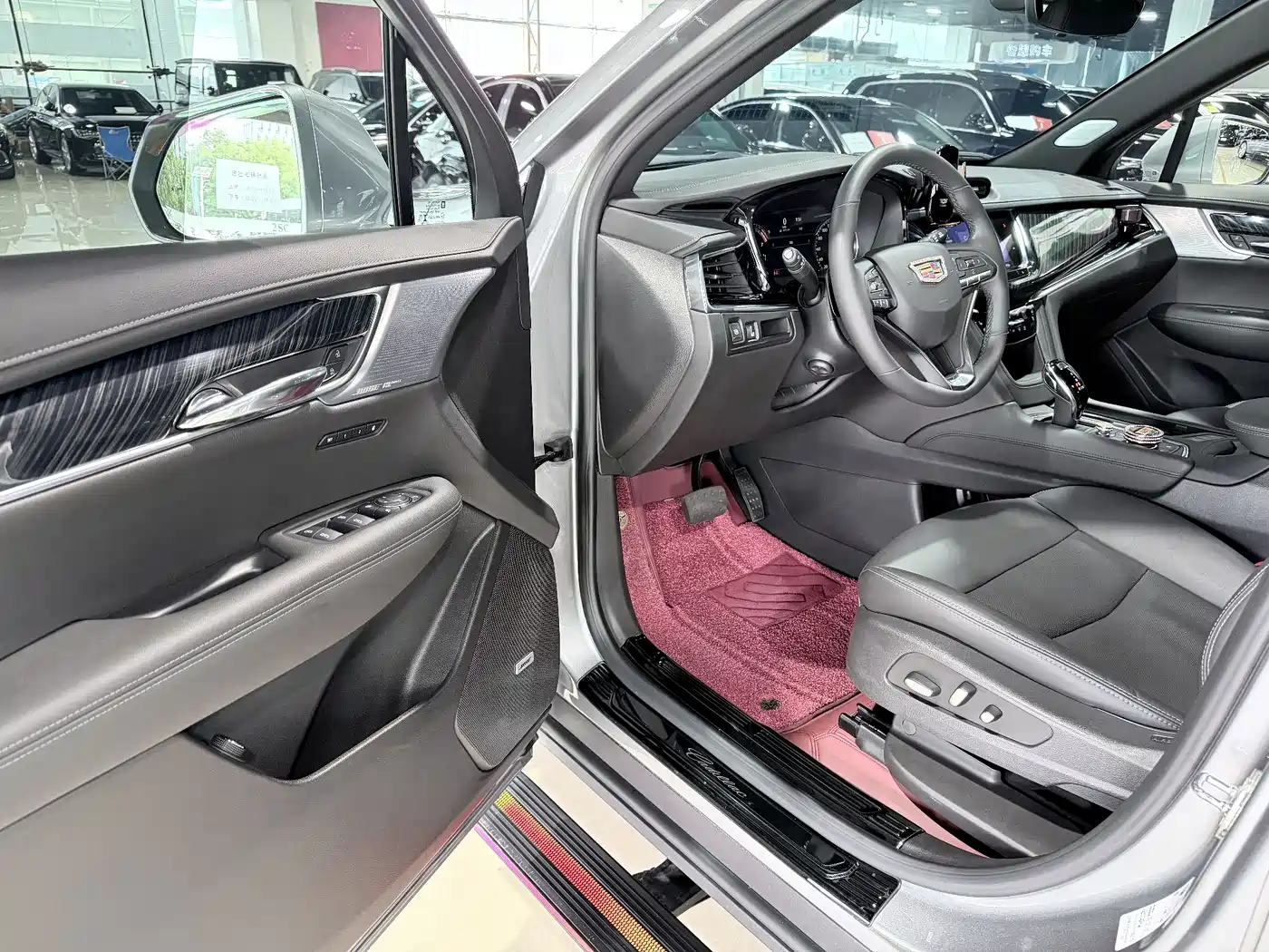 CADILLAC XT6