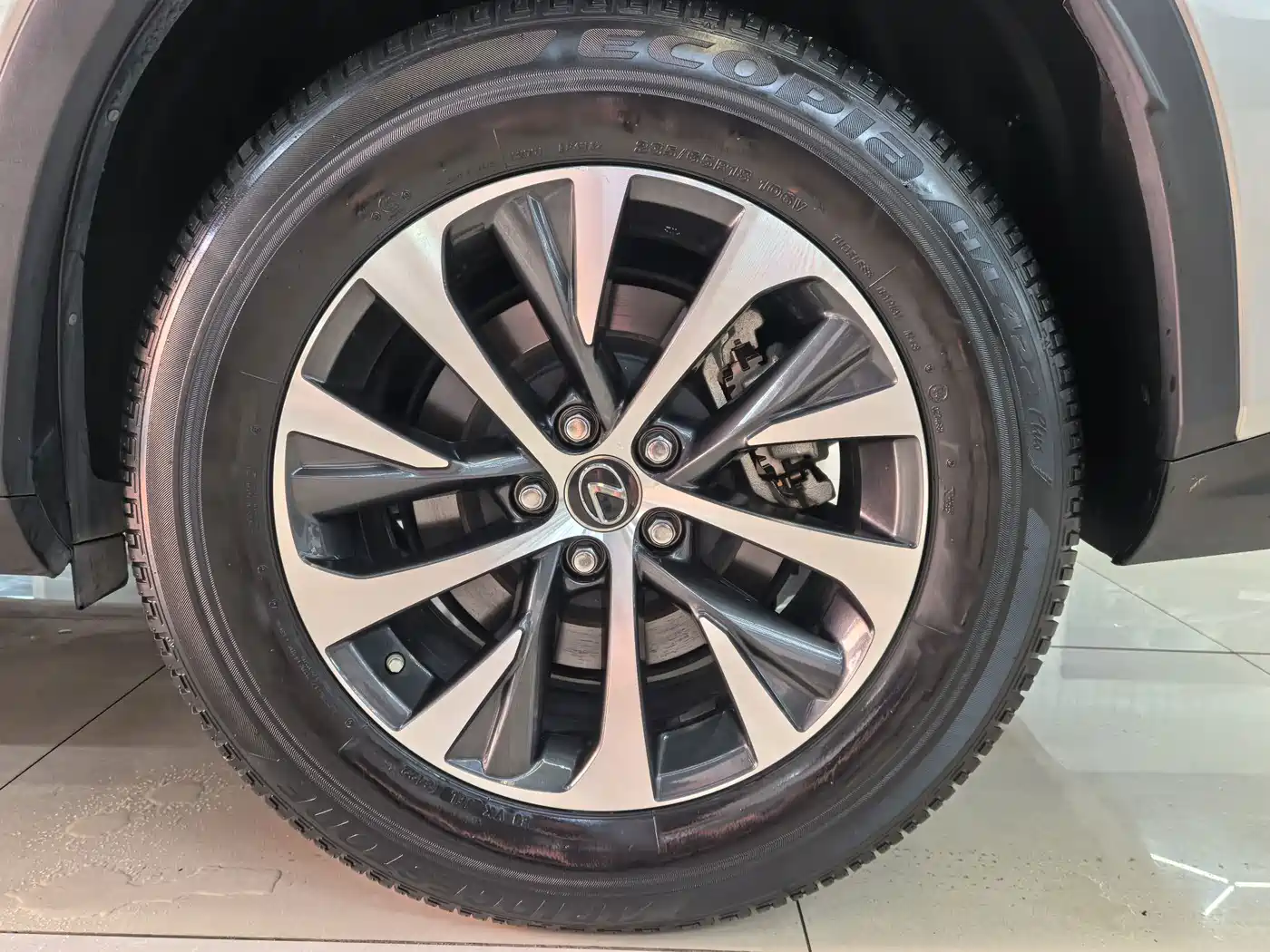 Фото 17 - Lexus RX