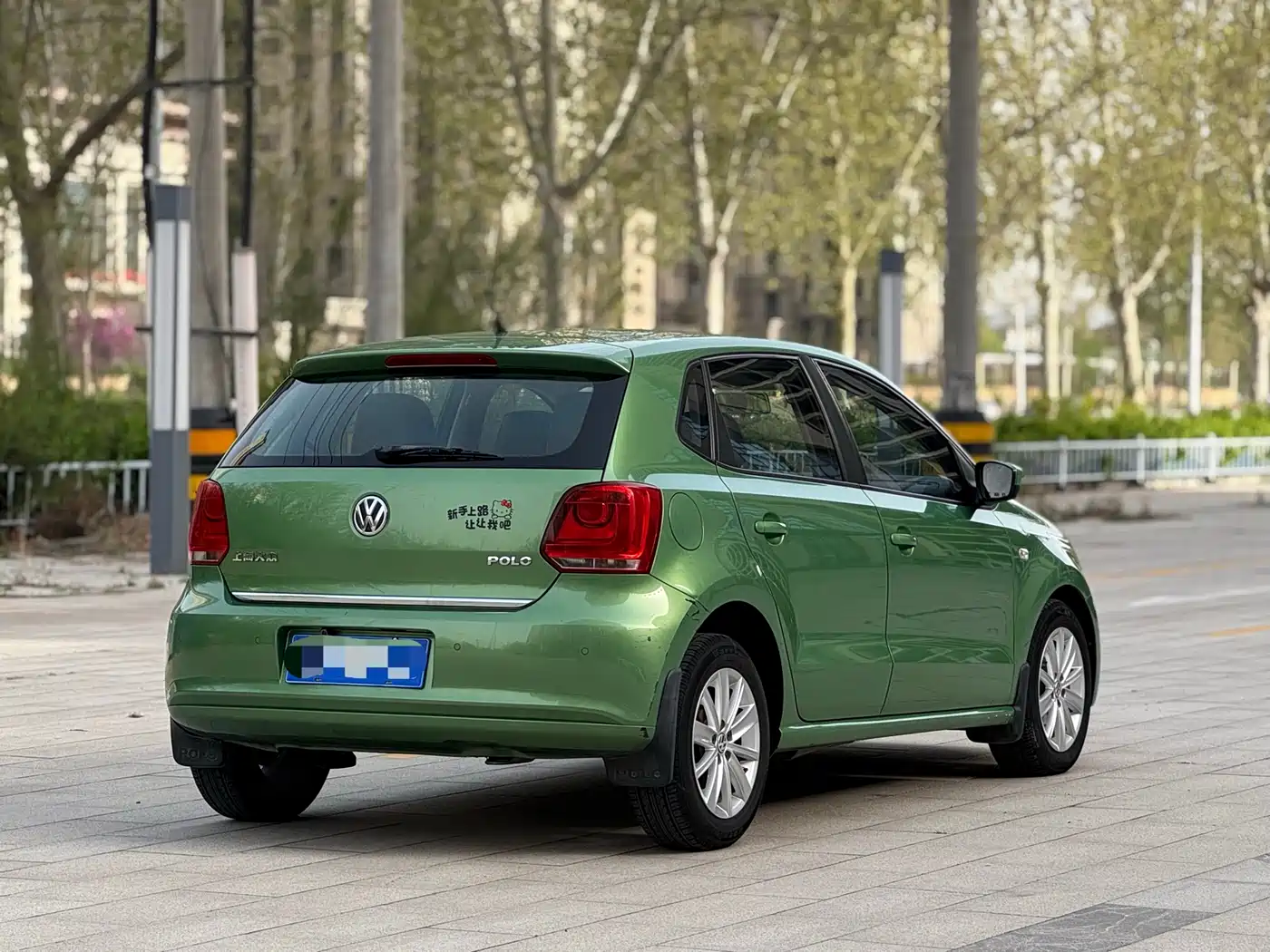 Volkswagen Polo 2014 1.4L Automatic Luxury Edition фото 4