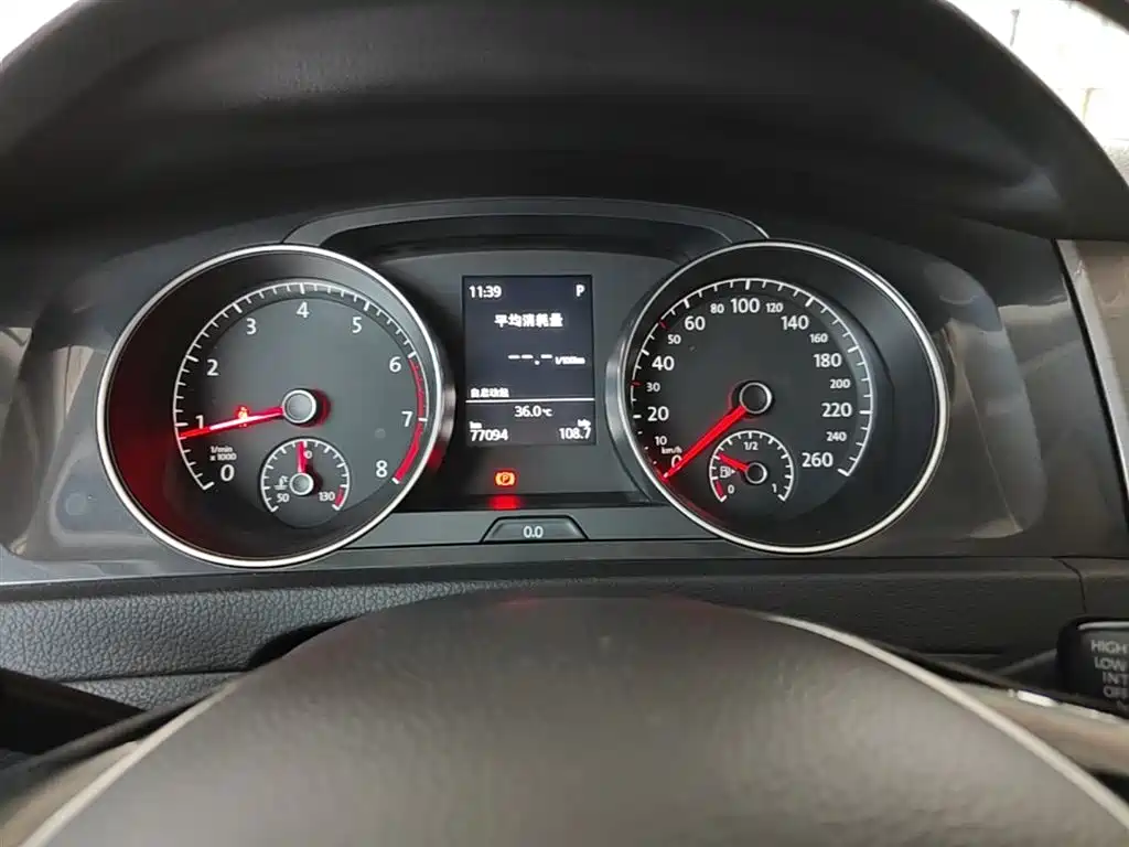 Volkswagen Golf 2017 230TSI Auto Comfort Millionth Anniversary Edition фото 12