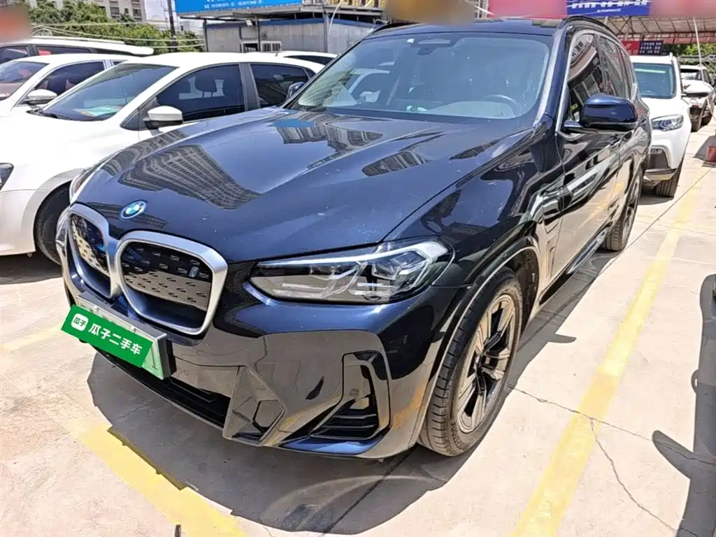 BMW iX3 2024 Leading Edition