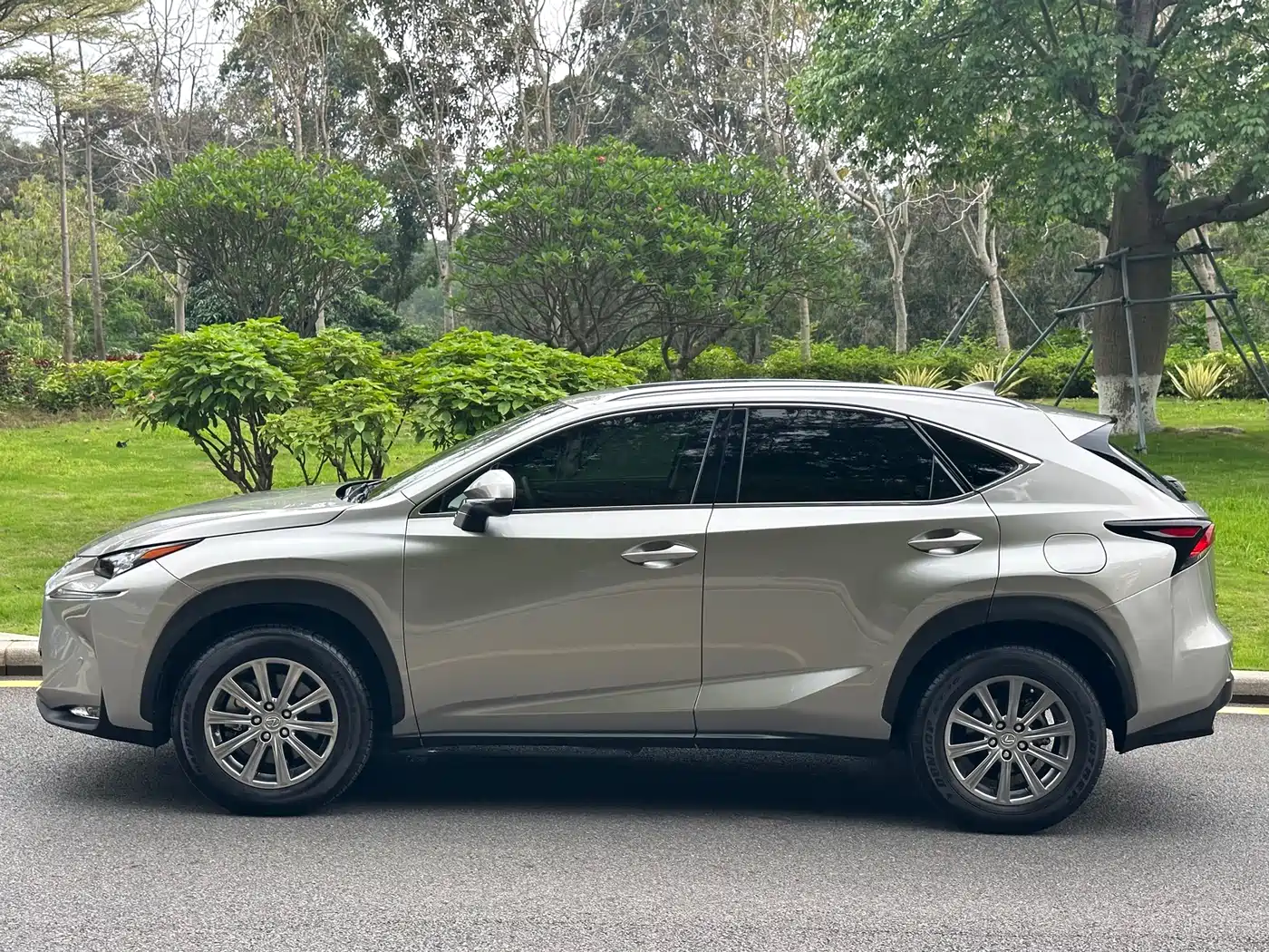 Lexus NX 2016 200 AWD F Sport фото 4