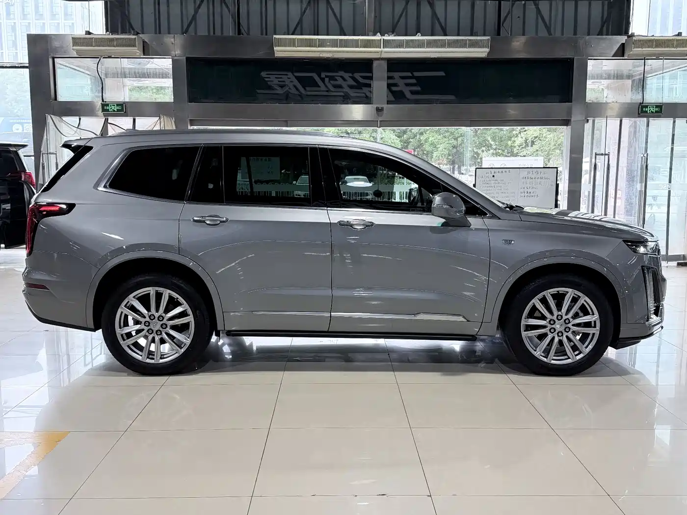 CADILLAC XT6