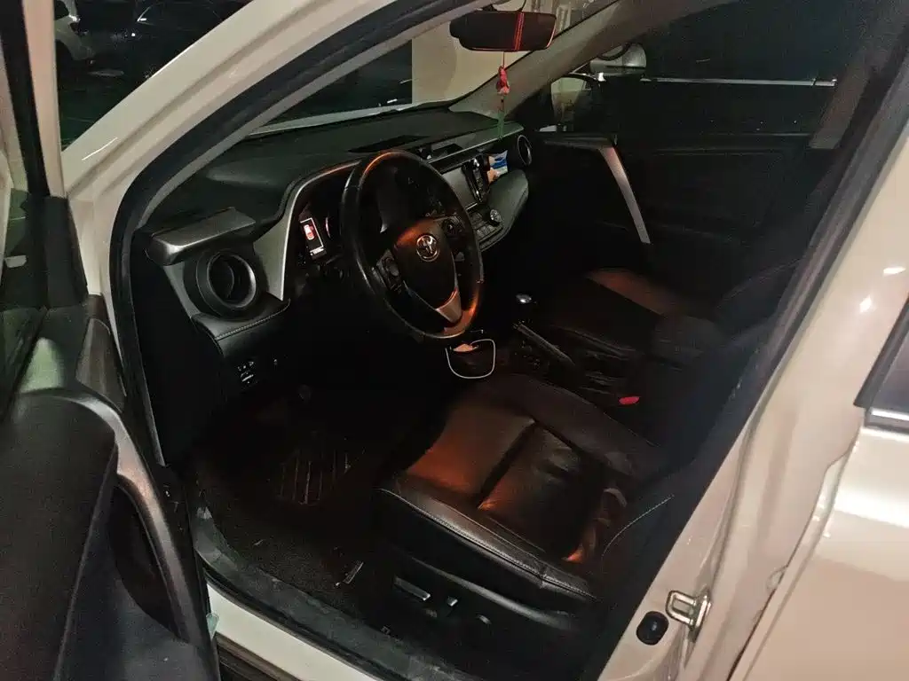 Photo 17 - Toyota RAV4 Rongfang