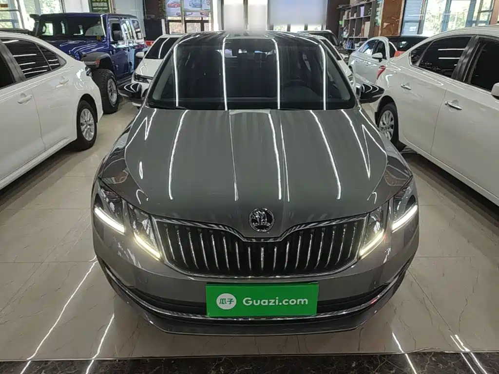 Фото 3 - Škoda Octavia