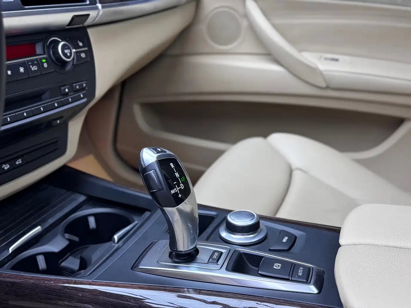 BMW X5 (Import) 2008 Model xDrive48i Luxury Type фото 18