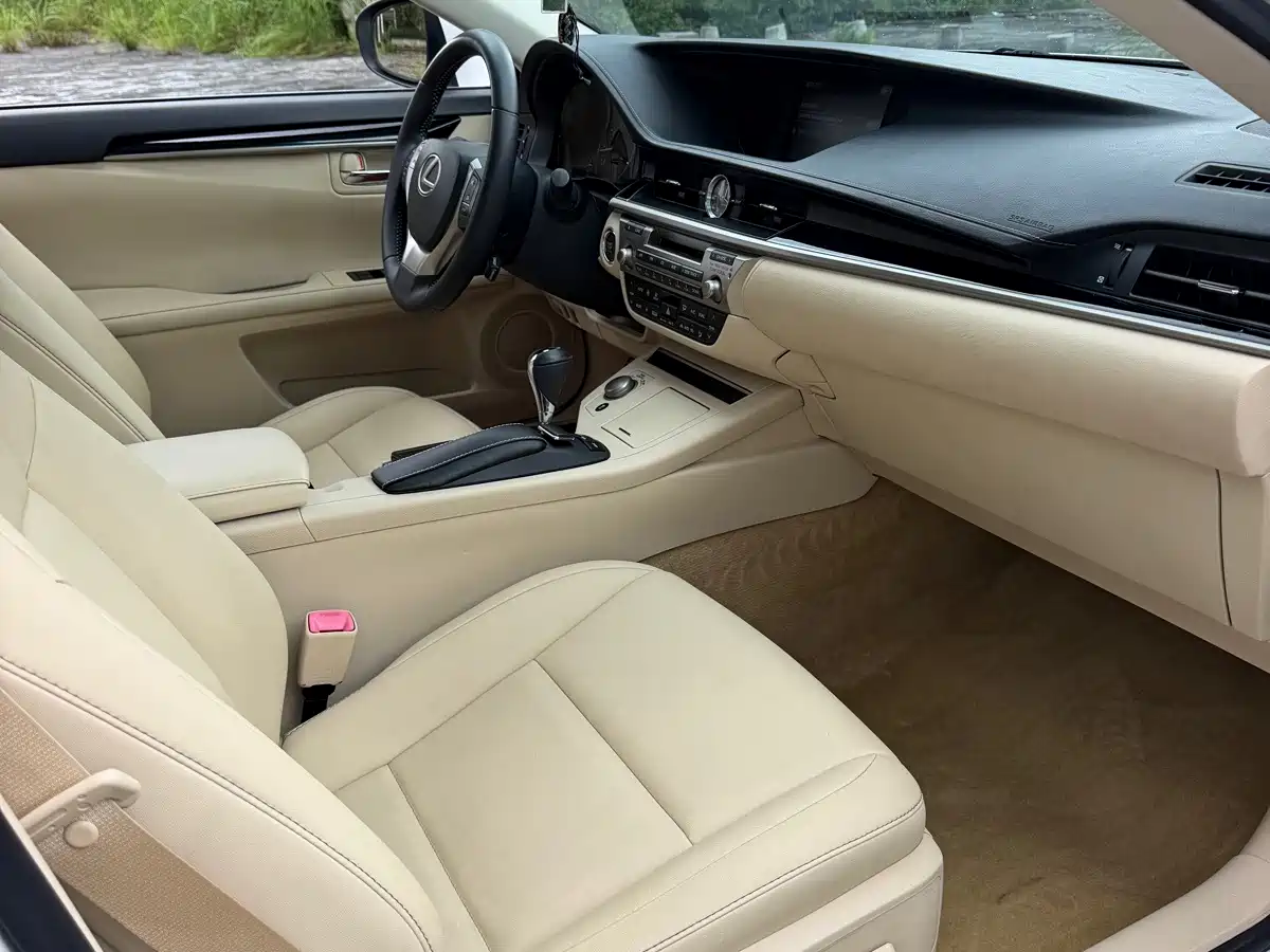 Фото 8 - Lexus ES