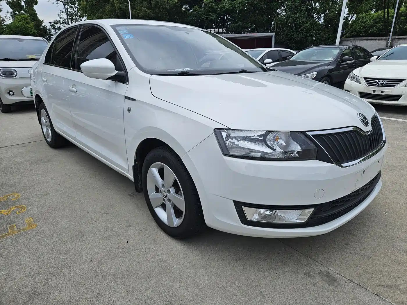 Škoda Rapid 2016 1.6L Manual Pioneer Edition фото 3