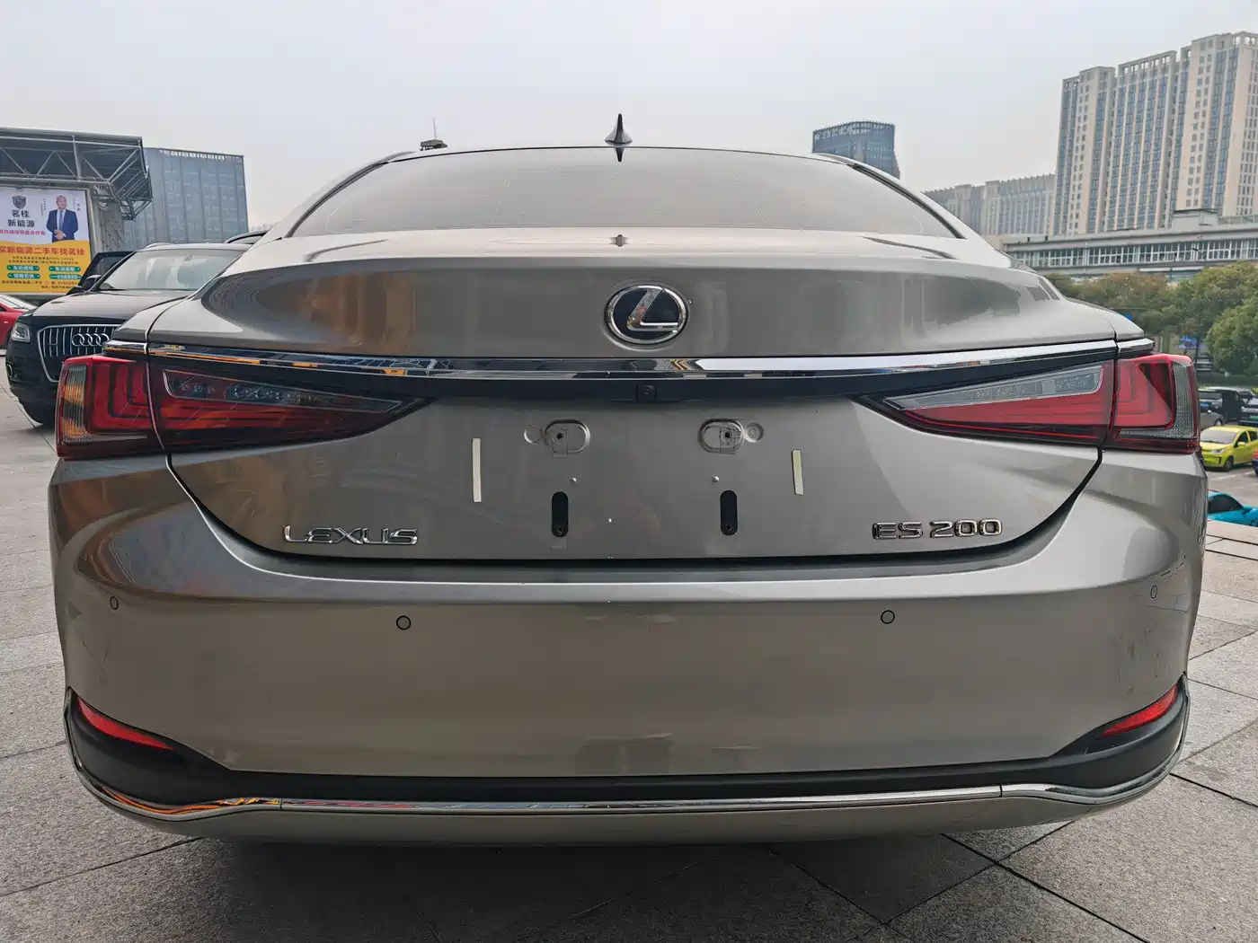 Lexus ES 2023 200 Excellence Edition фото 7