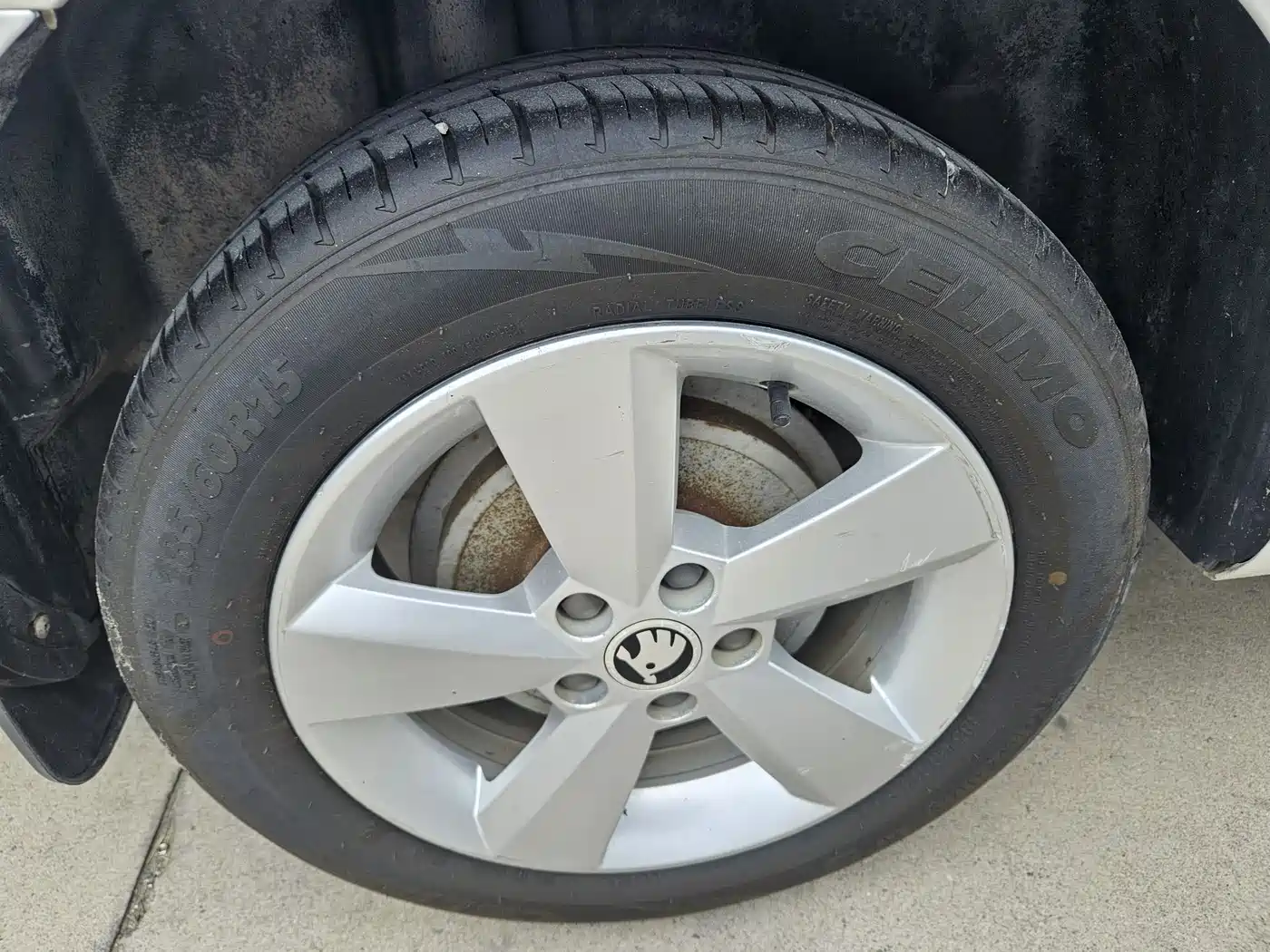 Škoda Rapid 2016 1.6L Manual Pioneer Edition фото 18