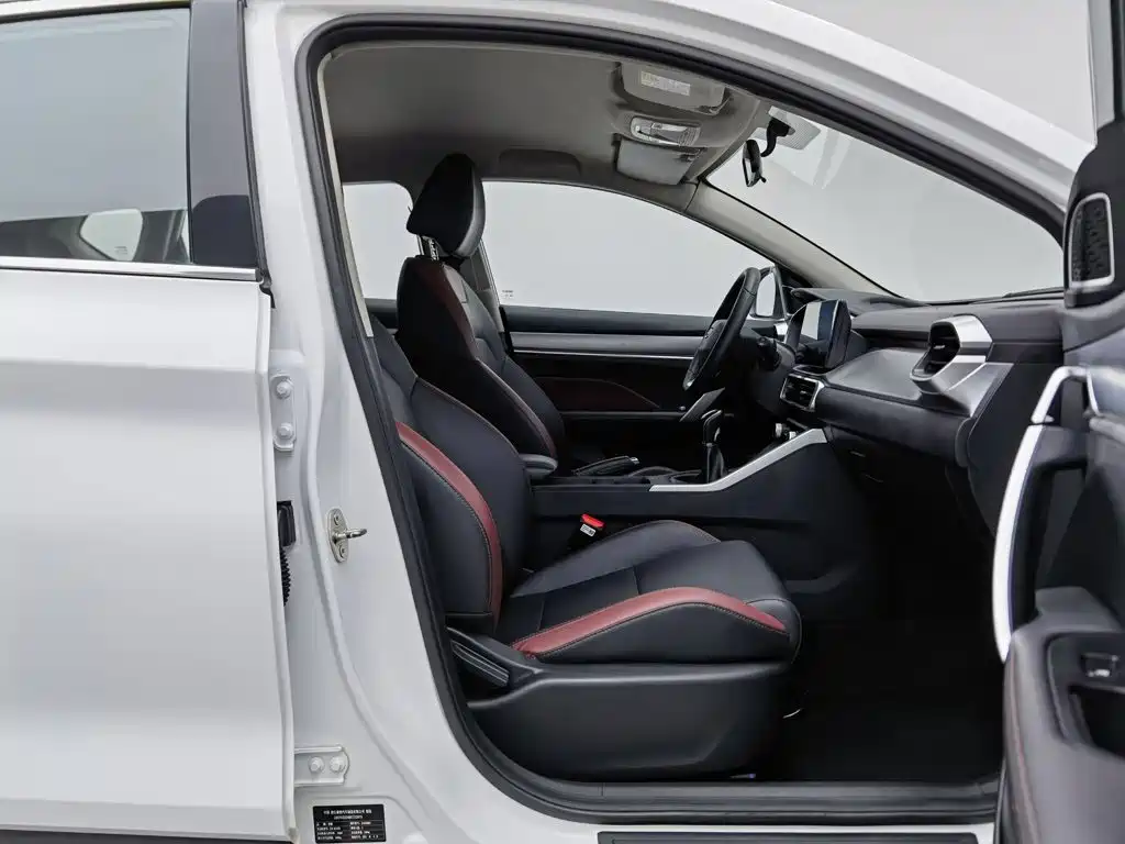 Фото 23 - Geely Binyue
