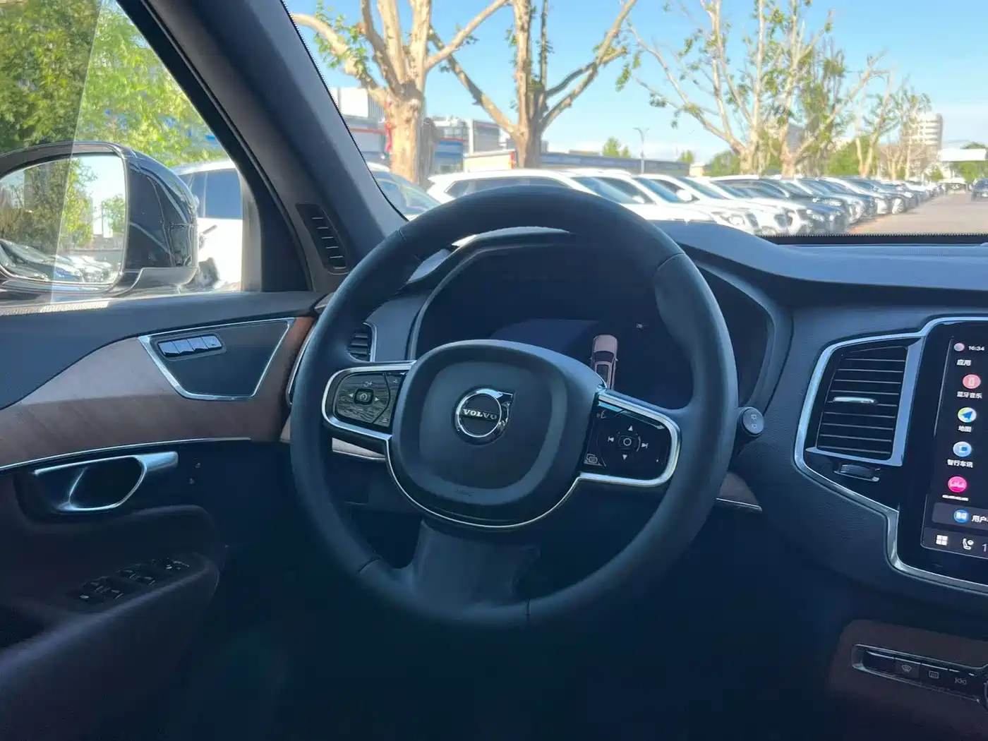 VOLVO XC90