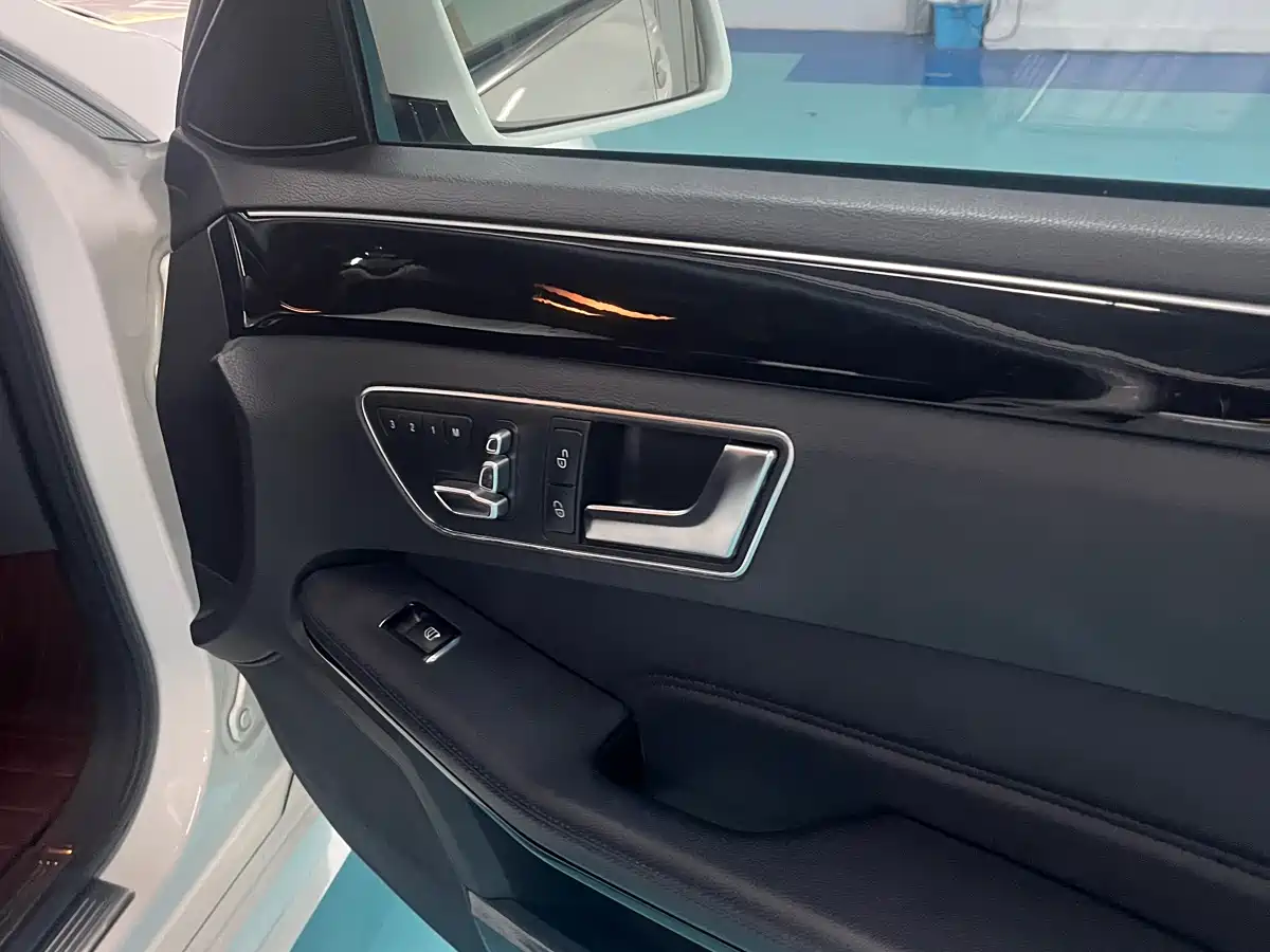 Mercedes-Benz E-Class 2015 E 260 L Sport фото 13