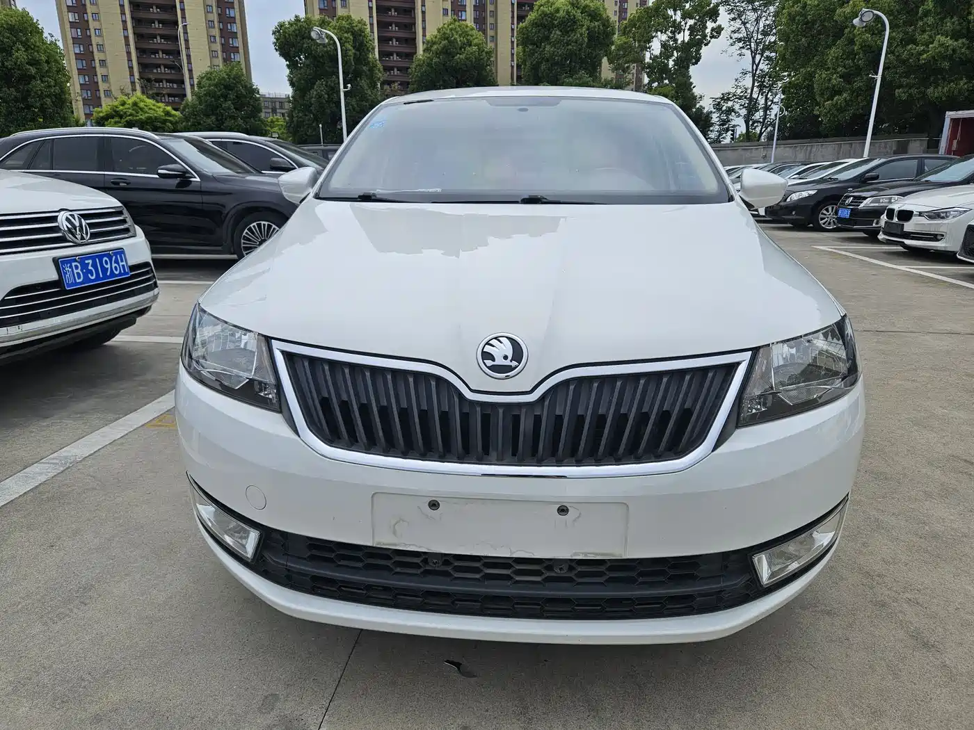 Škoda Rapid 2016 1.6L Manual Pioneer Edition фото 2