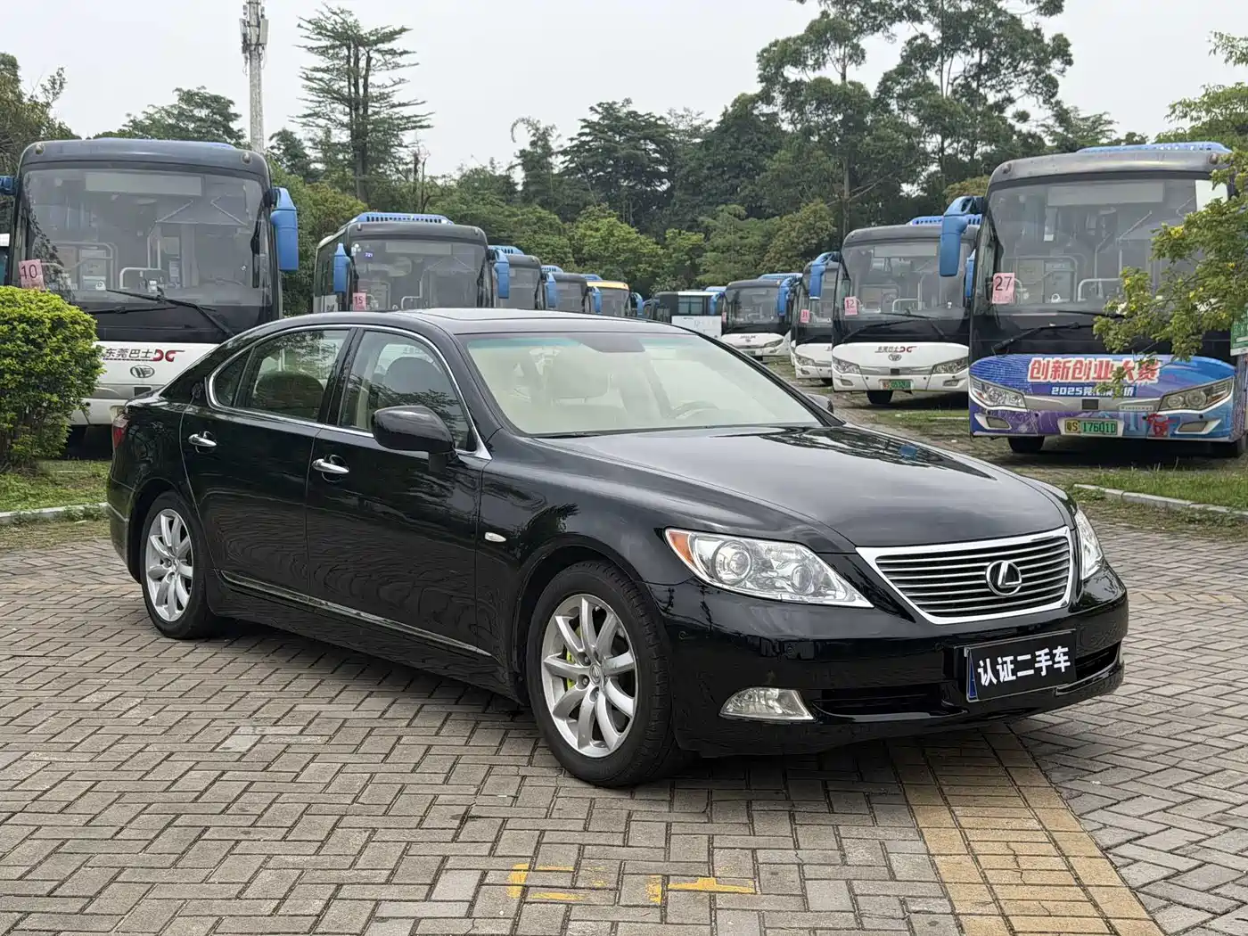 Фото 3 - Lexus LS