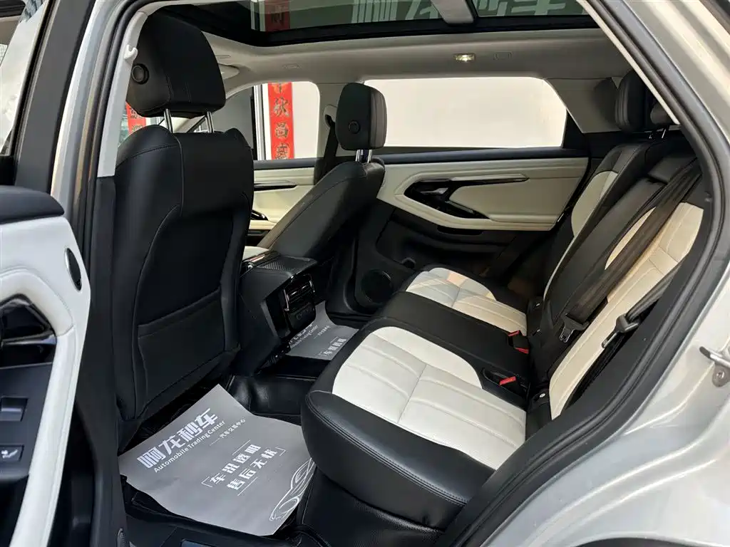 Land Rover Range Rover Evoque 2023 Range Rover Evoque L 249PS Luxury Edition фото 11
