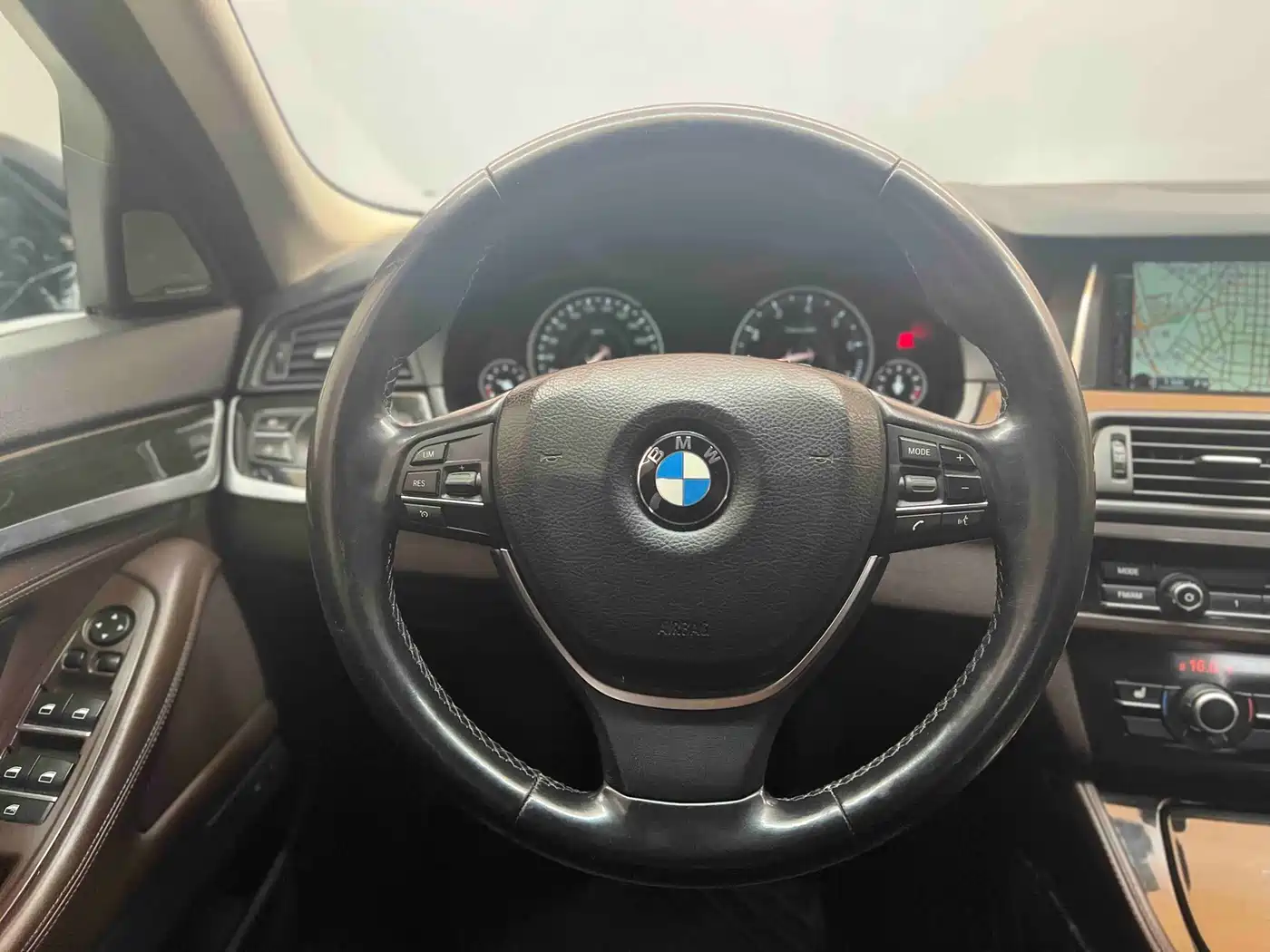 BMW 5 Series 2017 525Li Luxury Design Package фото 12