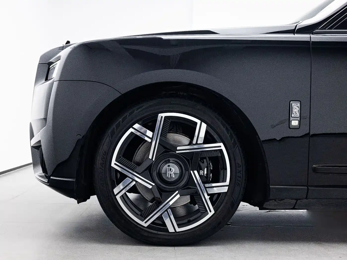 Rolls-Royce Cullinan 2018 4-Seater Version фото 6