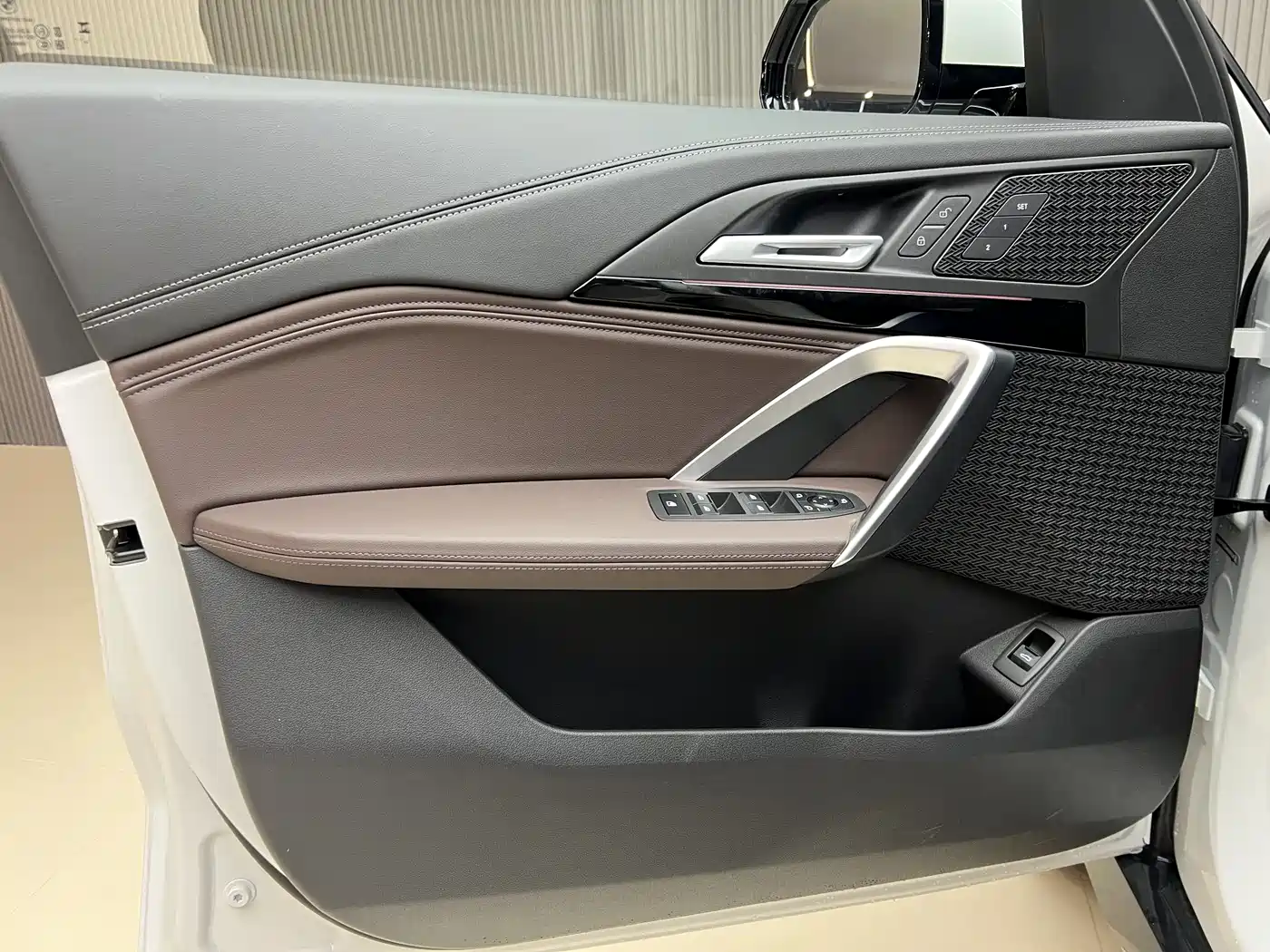 BMW iX1 2023 eDrive25L X Design Package фото 18
