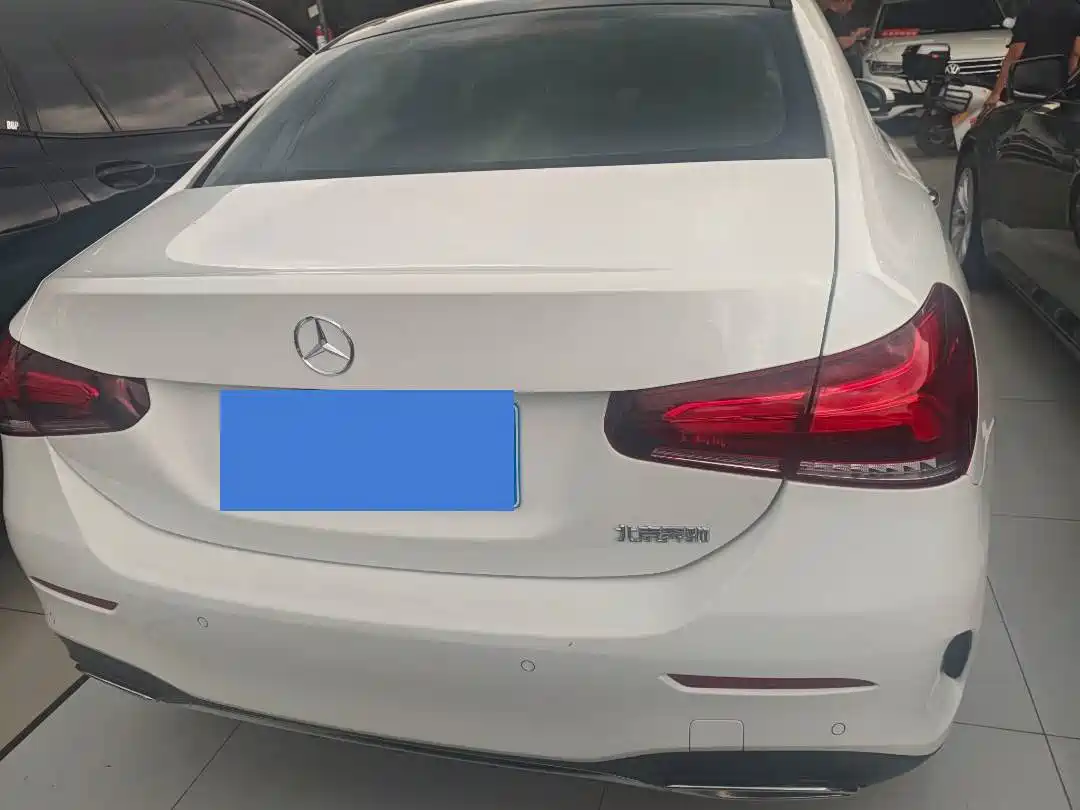 Mercedes-Benz A-Class 2019 A 200 L Sport Sedan фото 4