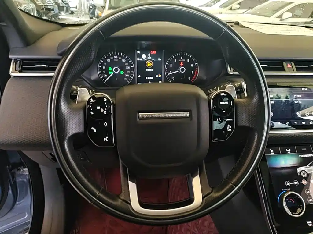 Фото 11 - Land Rover Range Rover Velar