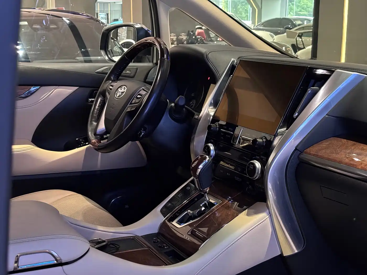 Toyota Alphard 2018 3.5L Premium фото 13